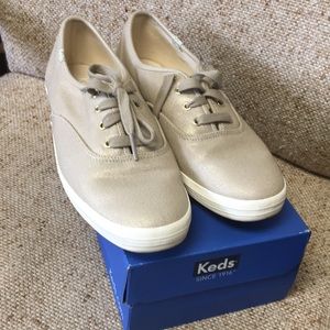 Gold keds!
